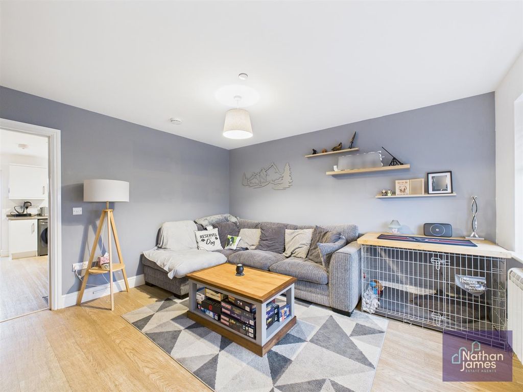 Property photo 2 of 14 Lounge