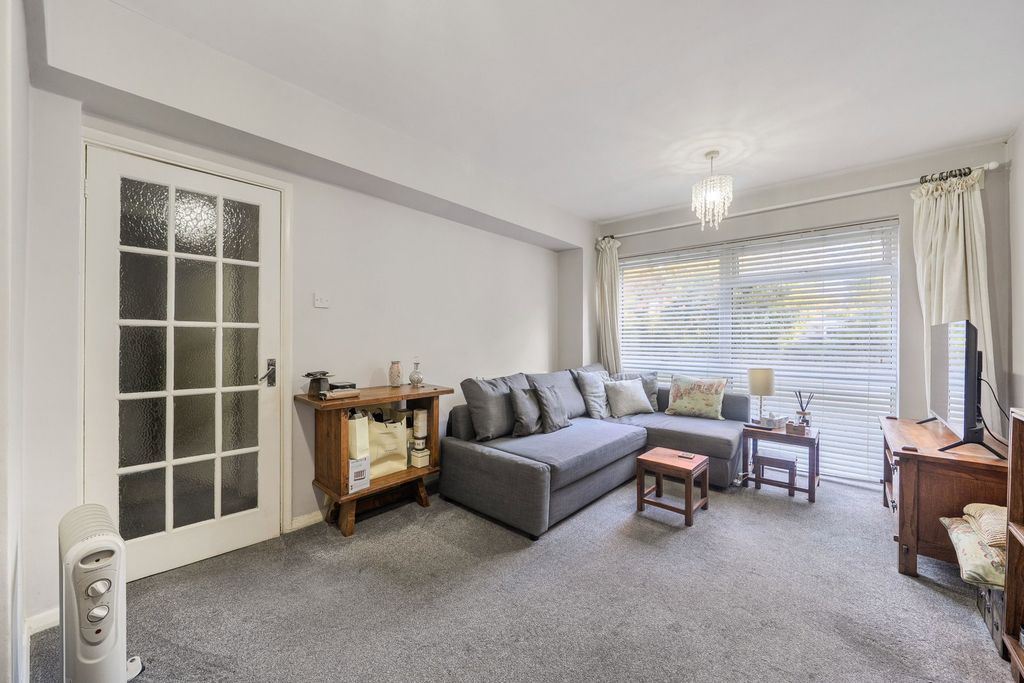 Property photo 2 of 8