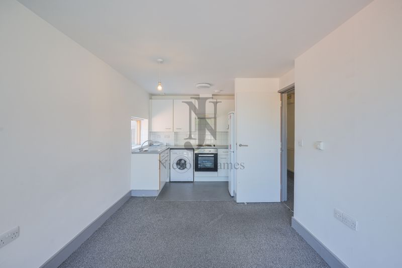 Property photo 3 of 17 Photo 7