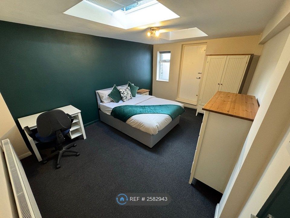 Property photo 3 of 9 Bedroom 1