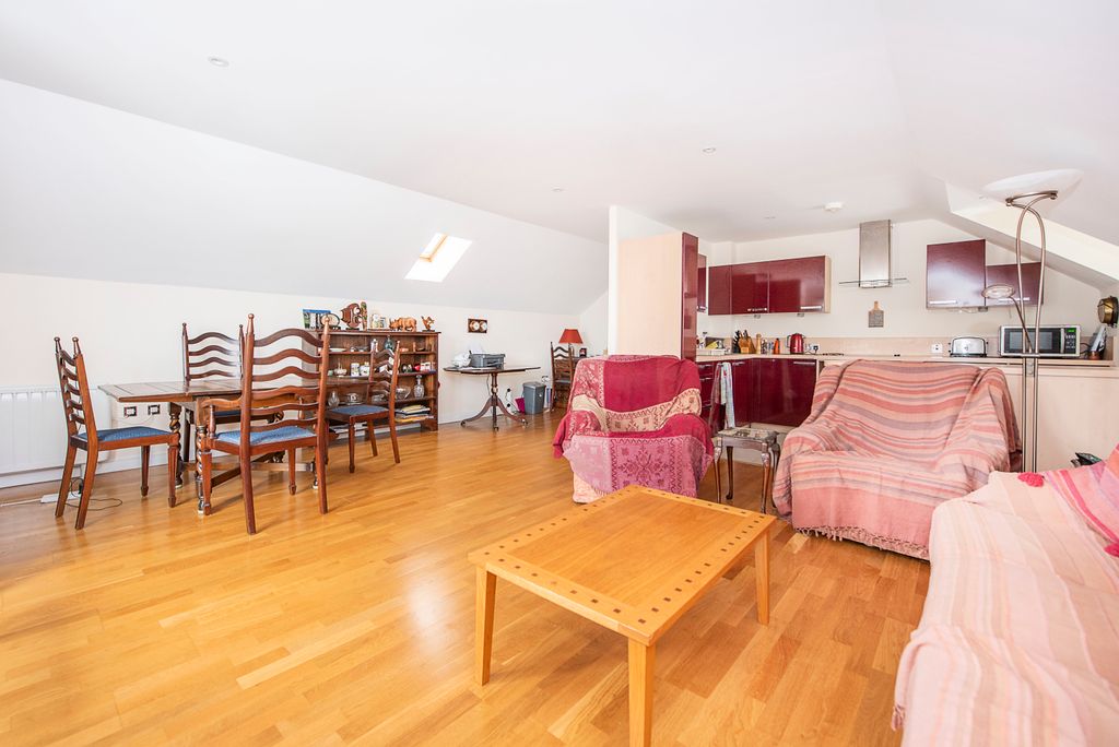 Property photo 3 of 6