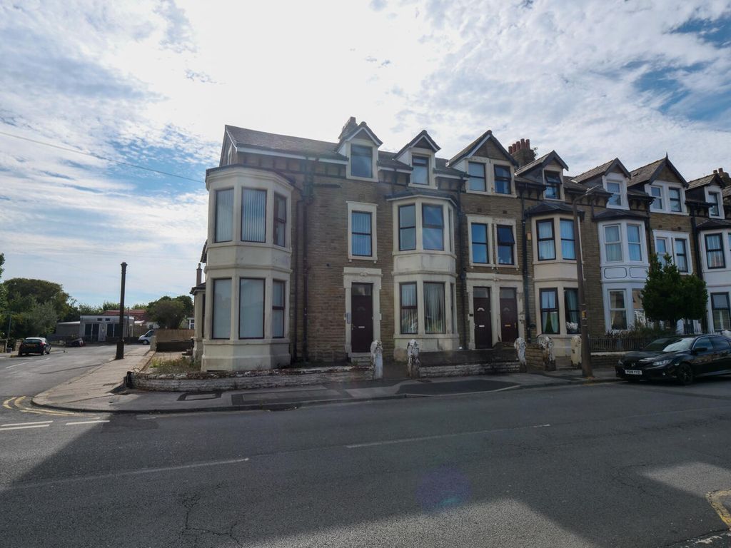 Property photo 1 of 4 Front (Exterior)