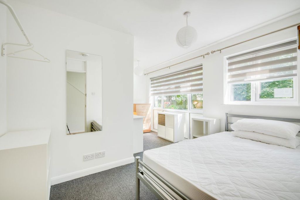 Property photo 2 of 41