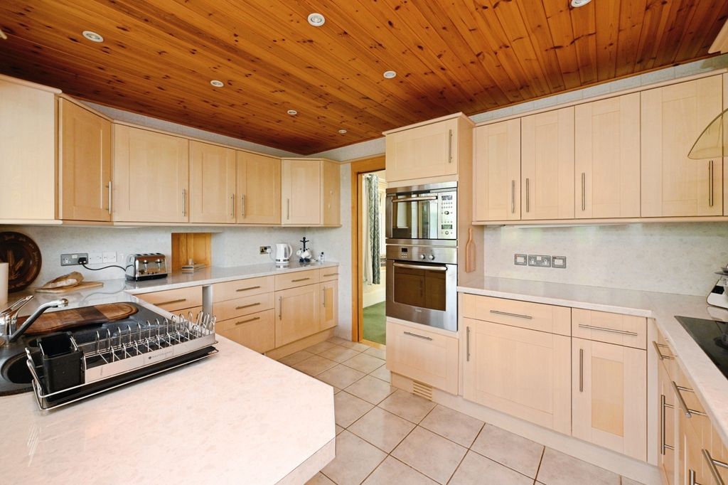 Property photo 3 of 17 Photo