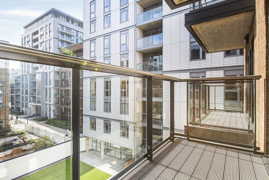 Property photo 2 of 10 Balcony
