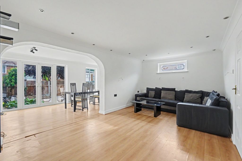 Property photo 3 of 18 5429445