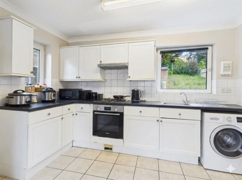 Property photo 1 of 9 Kitchen
