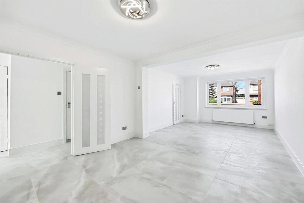 Property photo 2 of 32 Pbox-Img.Jpg
