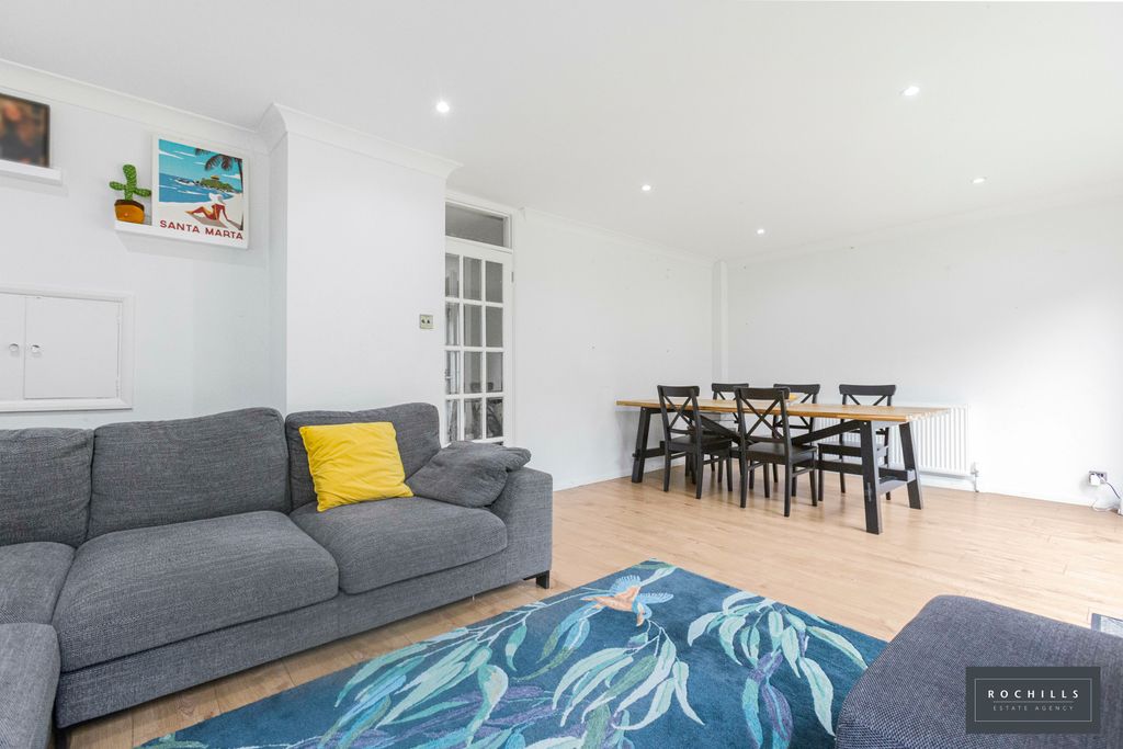 Property photo 2 of 23 Picture No. 17