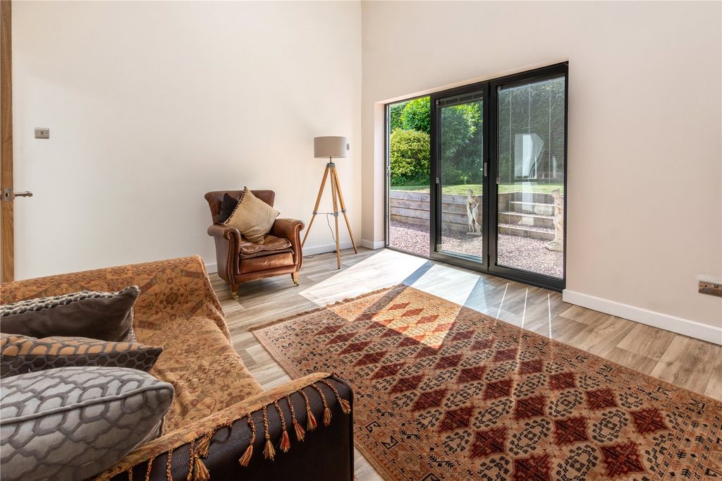 Property photo 3 of 21 Picture No. 12