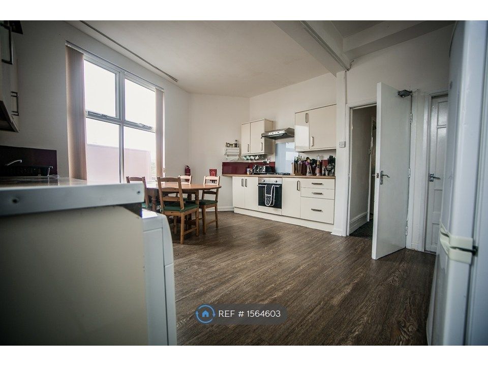 Property photo 3 of 6 Kitchen