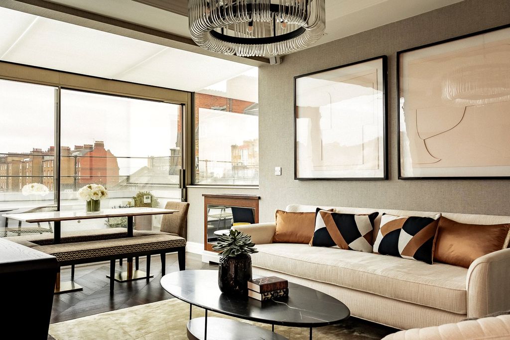 Property photo 1 of 19 Living Room