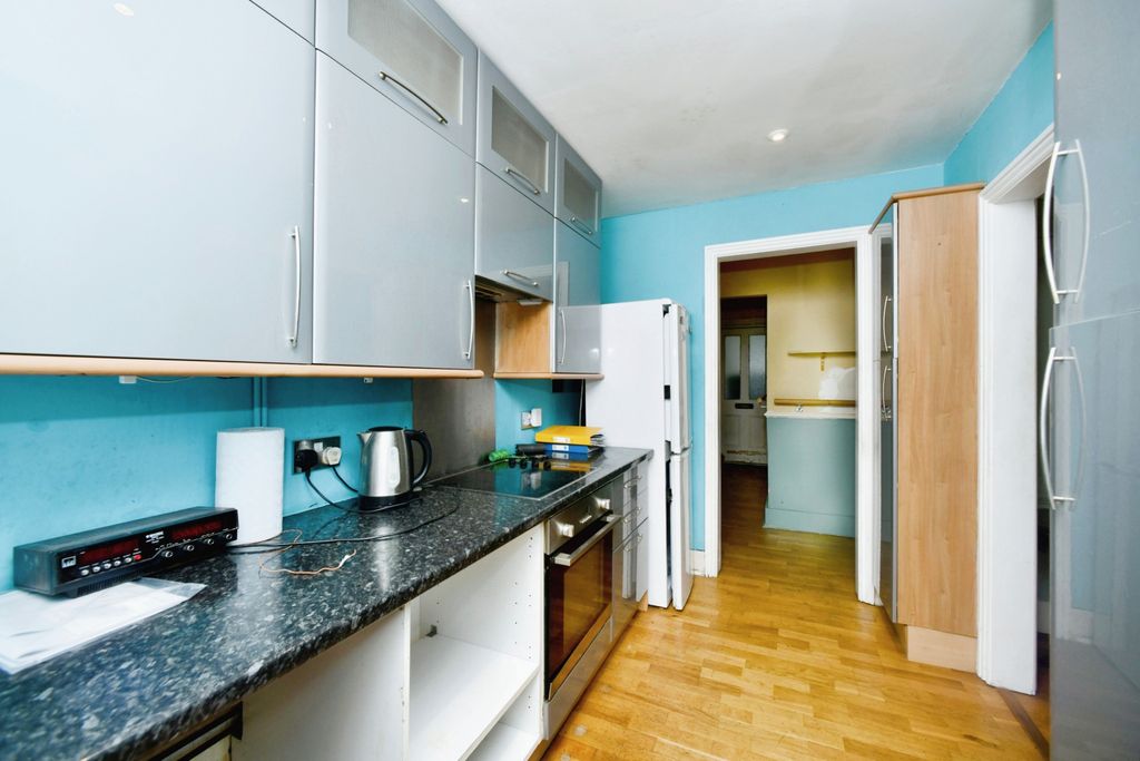 Property photo 2 of 17 Kitchen