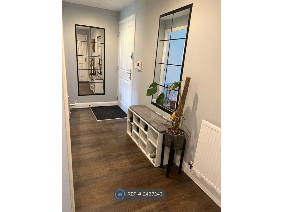 Property photo 3 of 25 Hallway