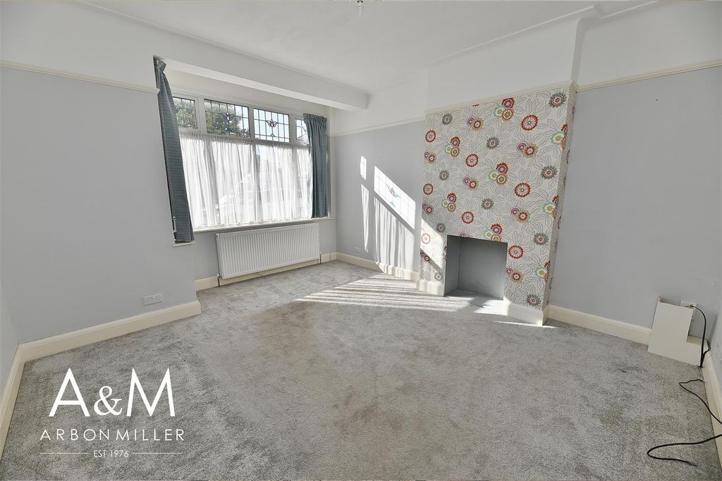 Property photo 3 of 16 6.Jpg