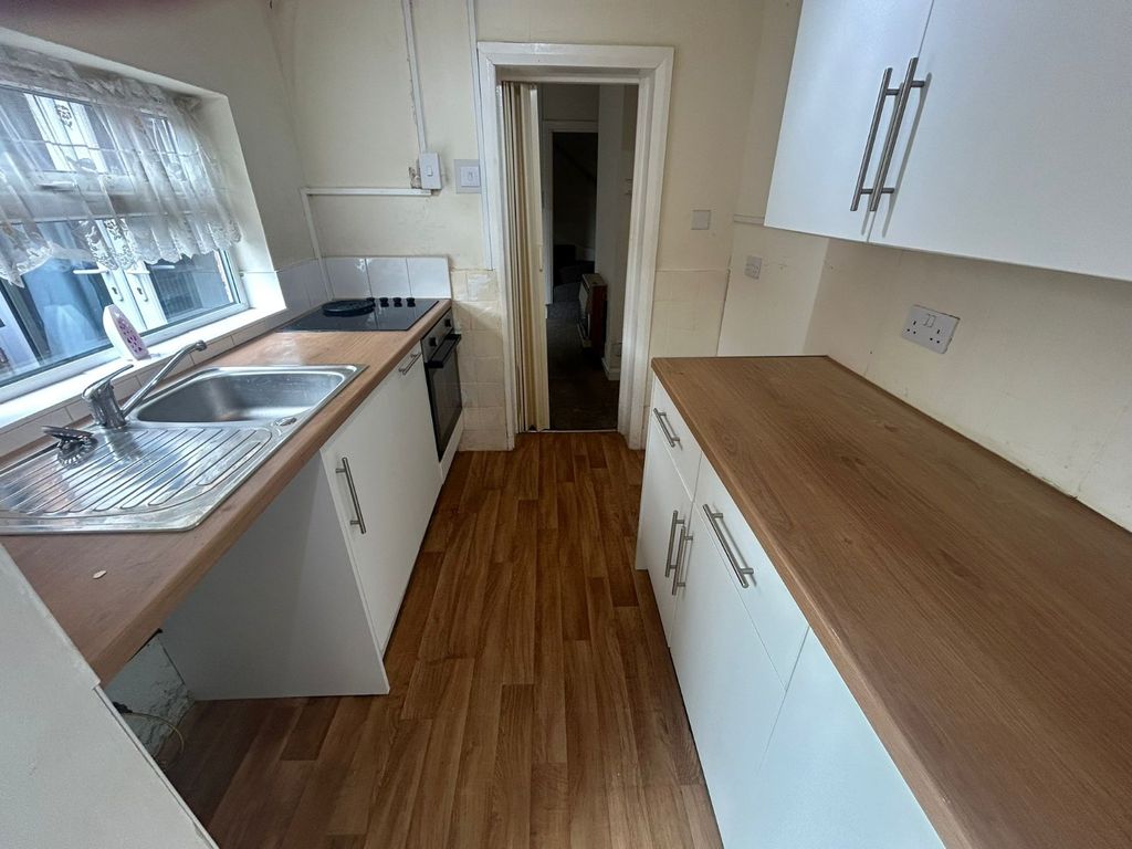 Property photo 3 of 14 Kitchen