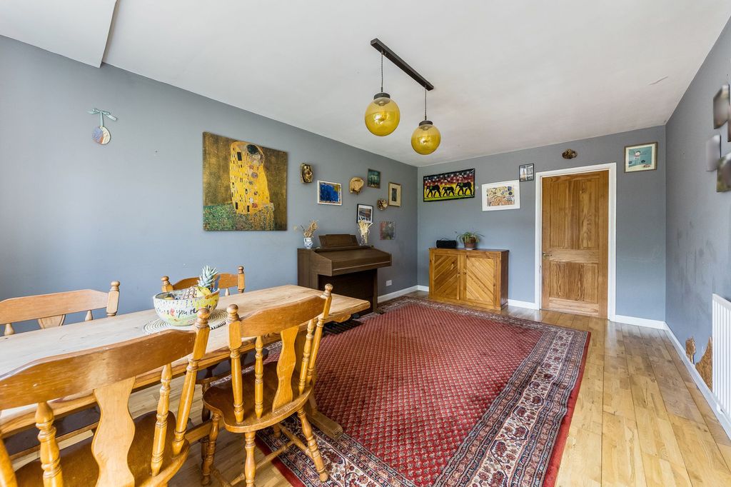 Property photo 3 of 27