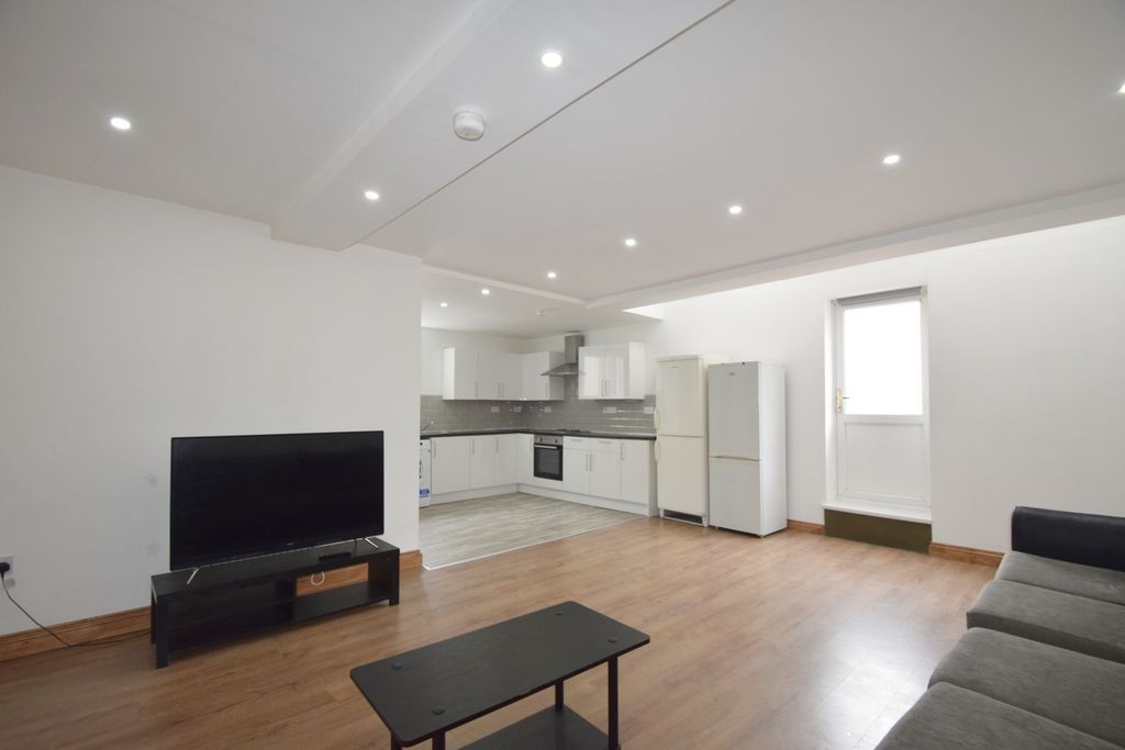 Property photo 2 of 16 Photo 3