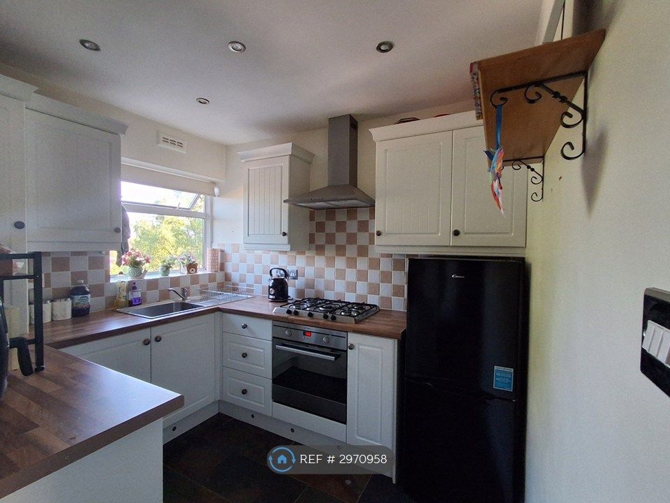 Property photo 1 of 10 Kitchen