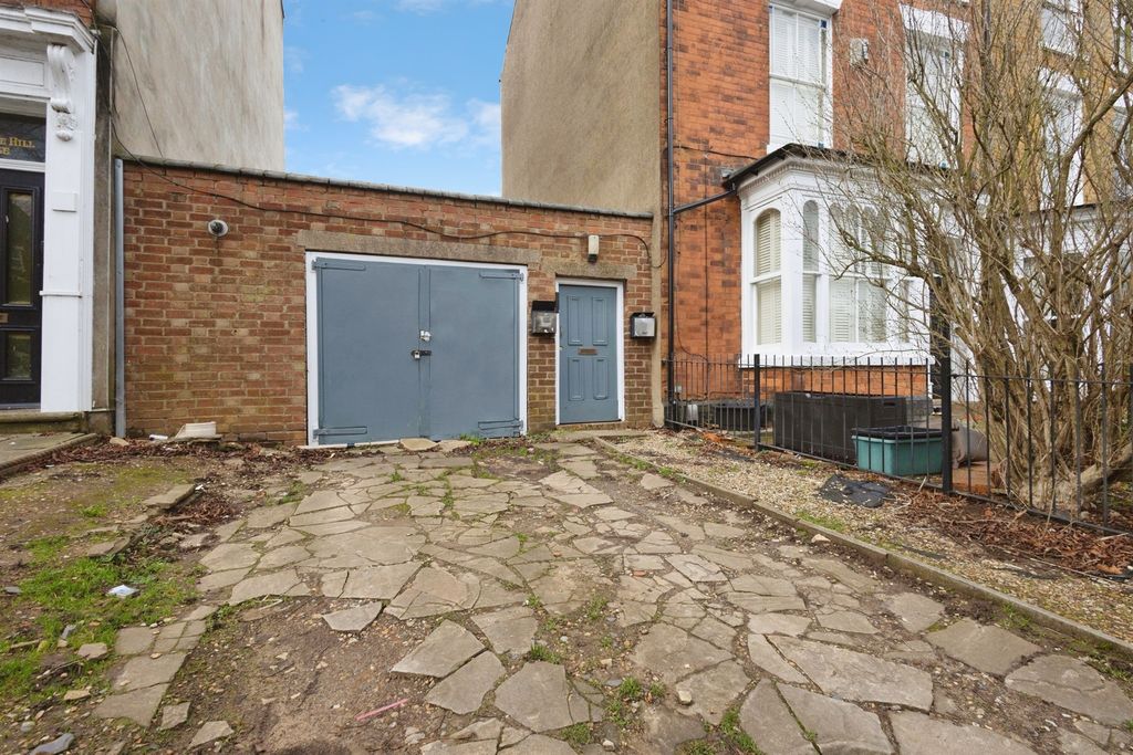 Property photo 3 of 6