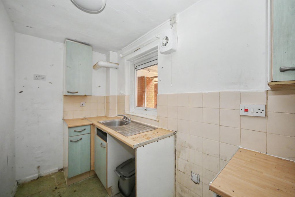 Property photo 2 of 12 51 Fell View, Chorley, Lancashire, Pr6 0Nu