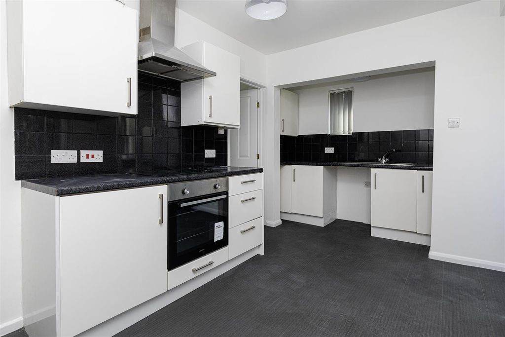 Property photo 2 of 22 Dining Kitchen