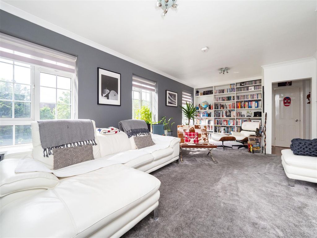 Property photo 2 of 8 Farnhamc16-004.Jpg