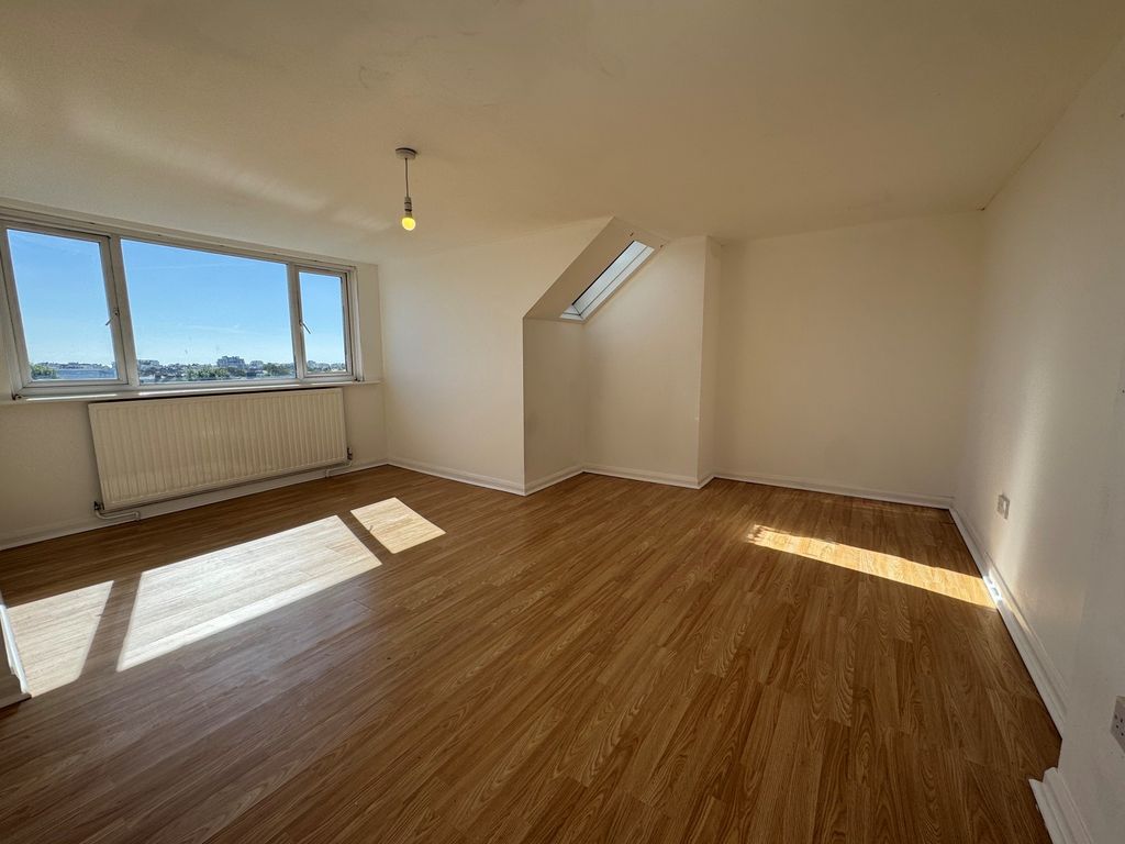 Property photo 2 of 9 Bedroom 1