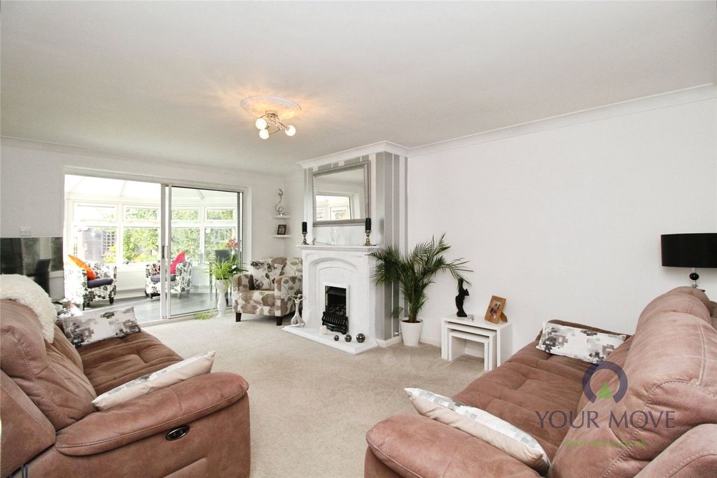 Property photo 2 of 32 Lounge