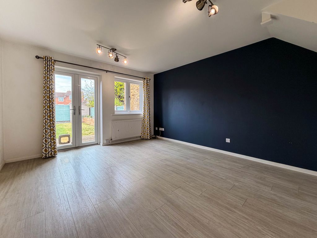 Property photo 2 of 14 E