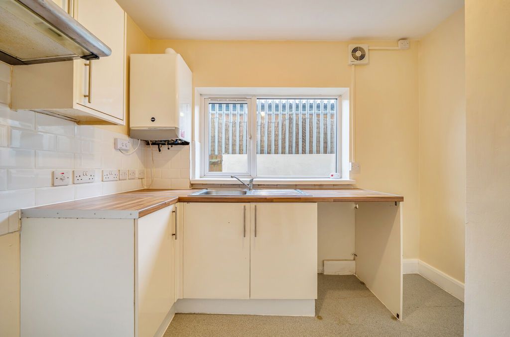 Property photo 3 of 13 Kitchen (Angle 2)