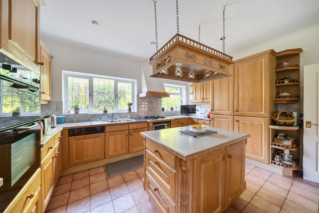 Property photo 3 of 24 1312086-9-6851Ae2...