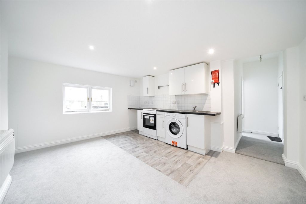 Property photo 2 of 8 Kitchen/Dining