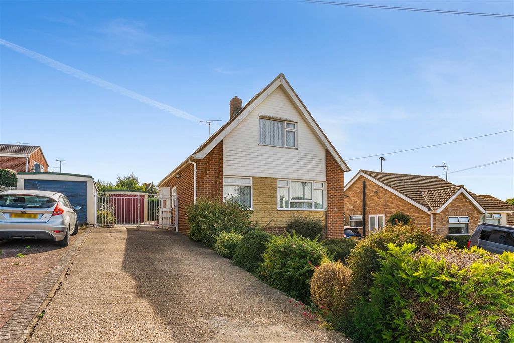 Property photo 1 of 11 16 Leigh Grove, Banbury-1.Jpg
