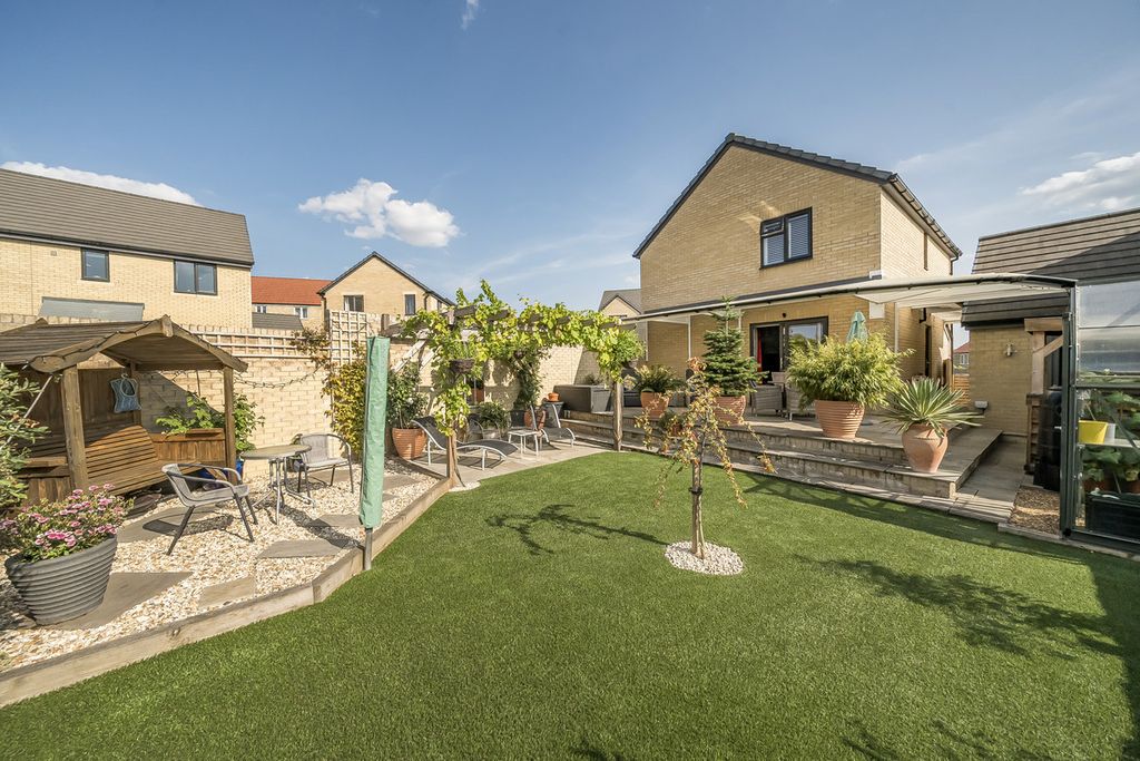 Property photo 3 of 17