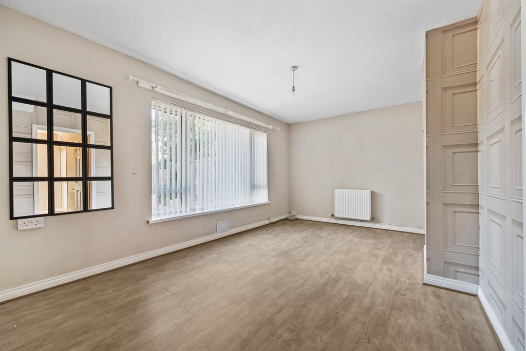 Property photo 3 of 24 4396613