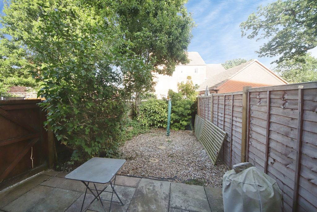 Property photo 2 of 20