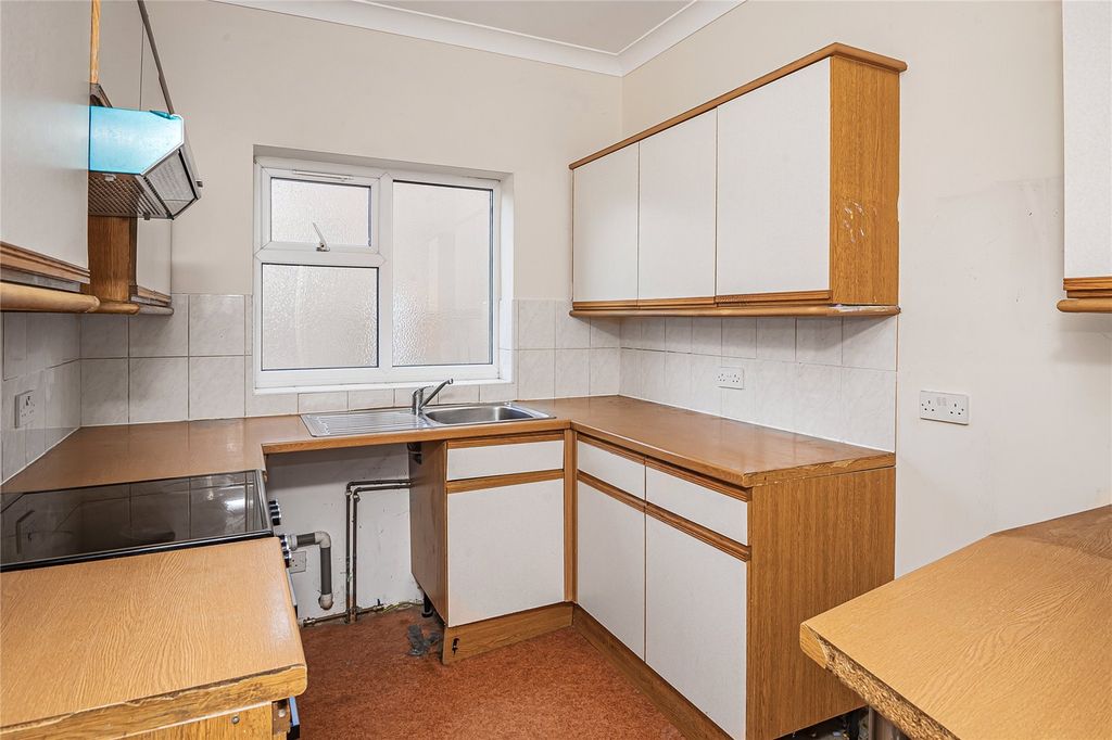 Property photo 2 of 9 Kitchen