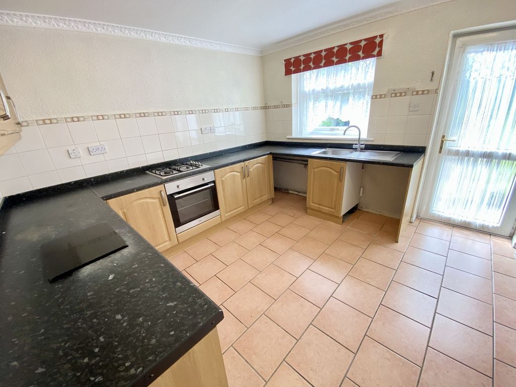 Property photo 3 of 9 Kitchen