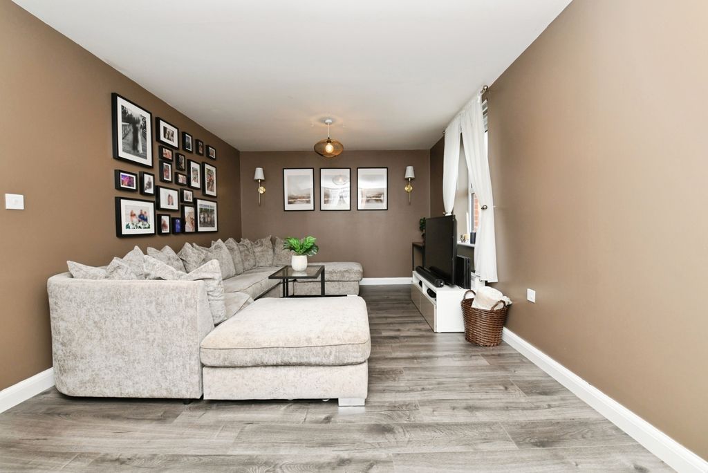 Property photo 3 of 19 Pbox-Img.Jpg