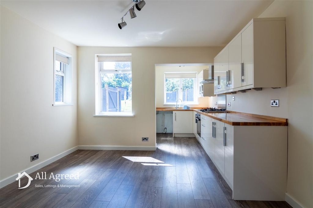 Property photo 3 of 10 Kitchen / Diner