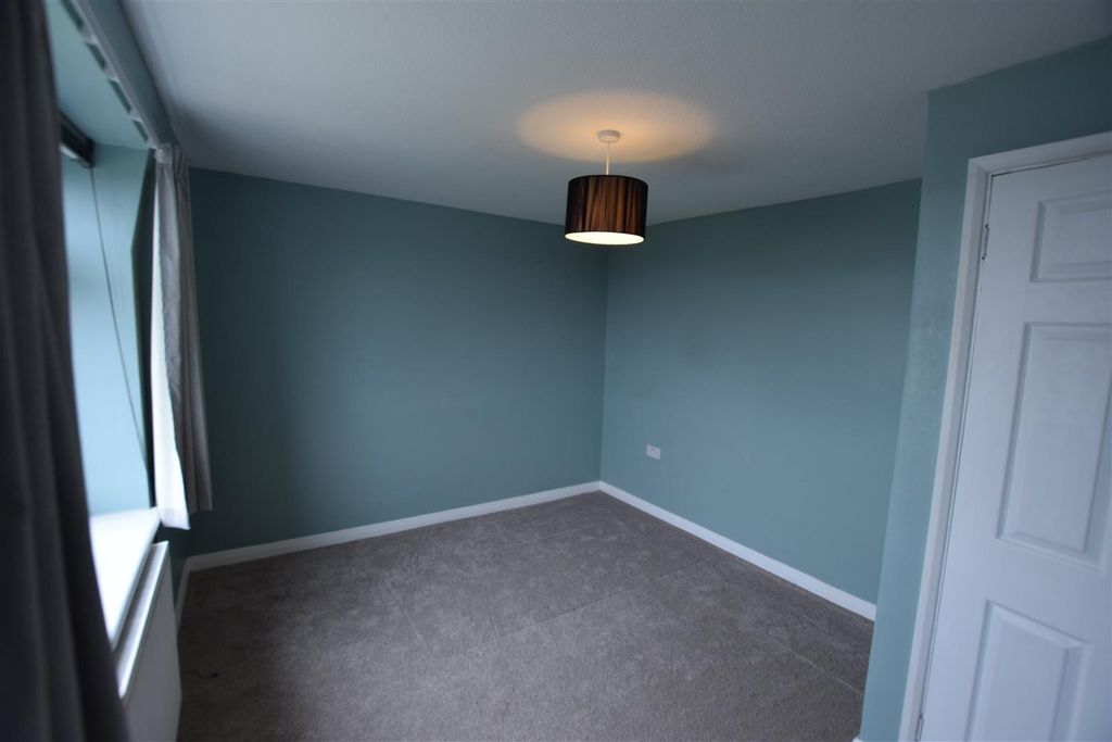 Additional image 6 of 3 bed semi-detached house to rentWalker Road, Barry CF62