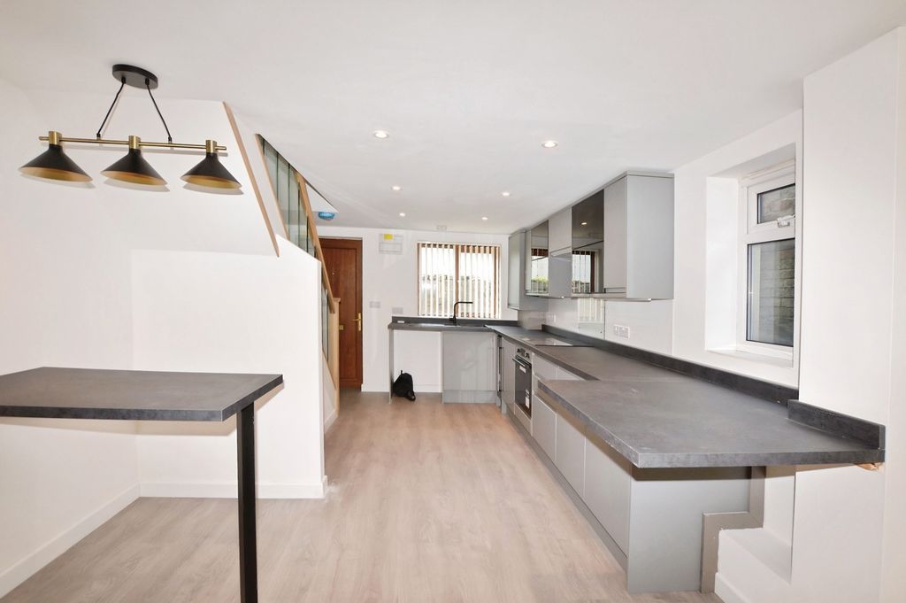 Property photo 2 of 15 Pbox-Img.Jpg