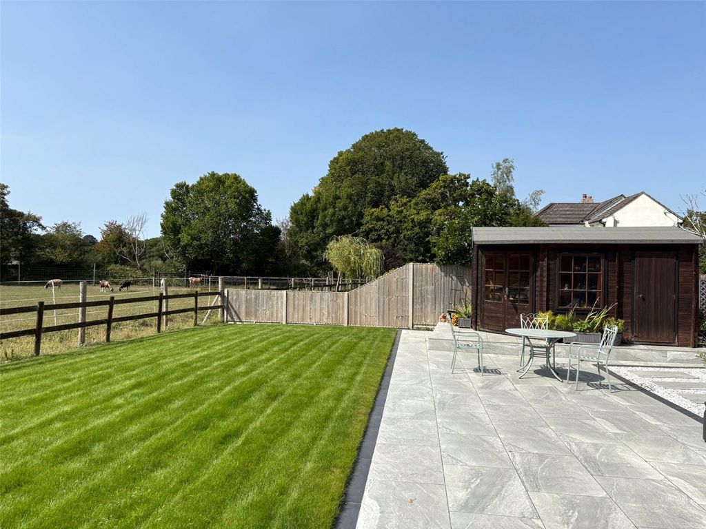 Property photo 2 of 32 Picture No. 33