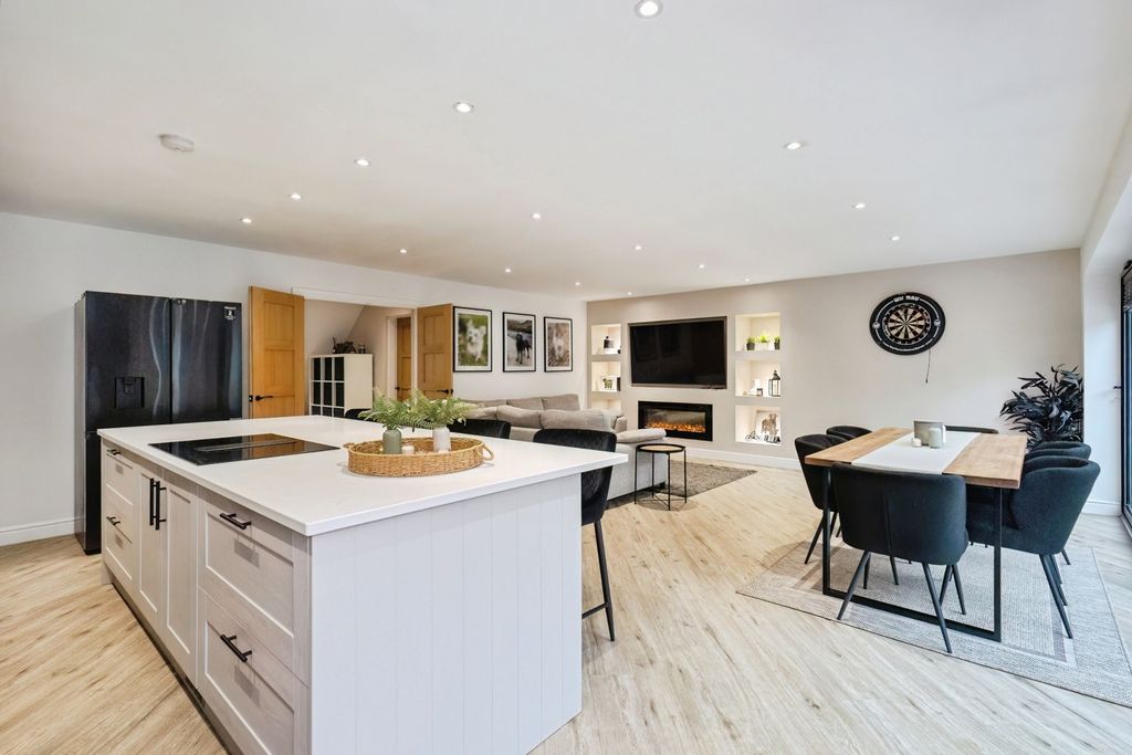 Property photo 2 of 25 Kitchen-Diner