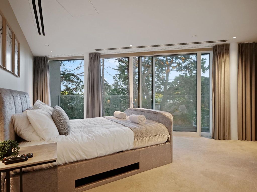 Property photo 3 of 18 P1591949.Jpg