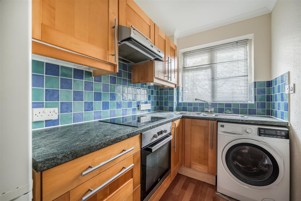 Property photo 3 of 10 1373145-17-6901E27351801.Jpg