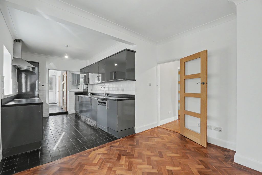 Property photo 3 of 14 Kitchen/Diner