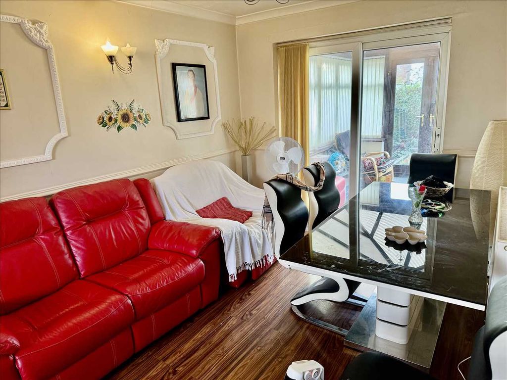 Property photo 3 of 11 Dining Area