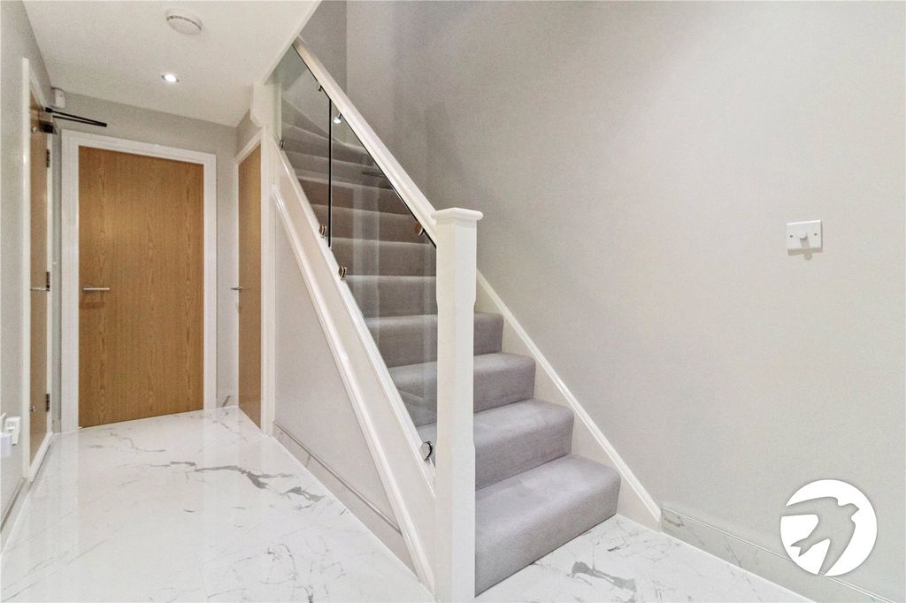 Property photo 3 of 17 Hallway